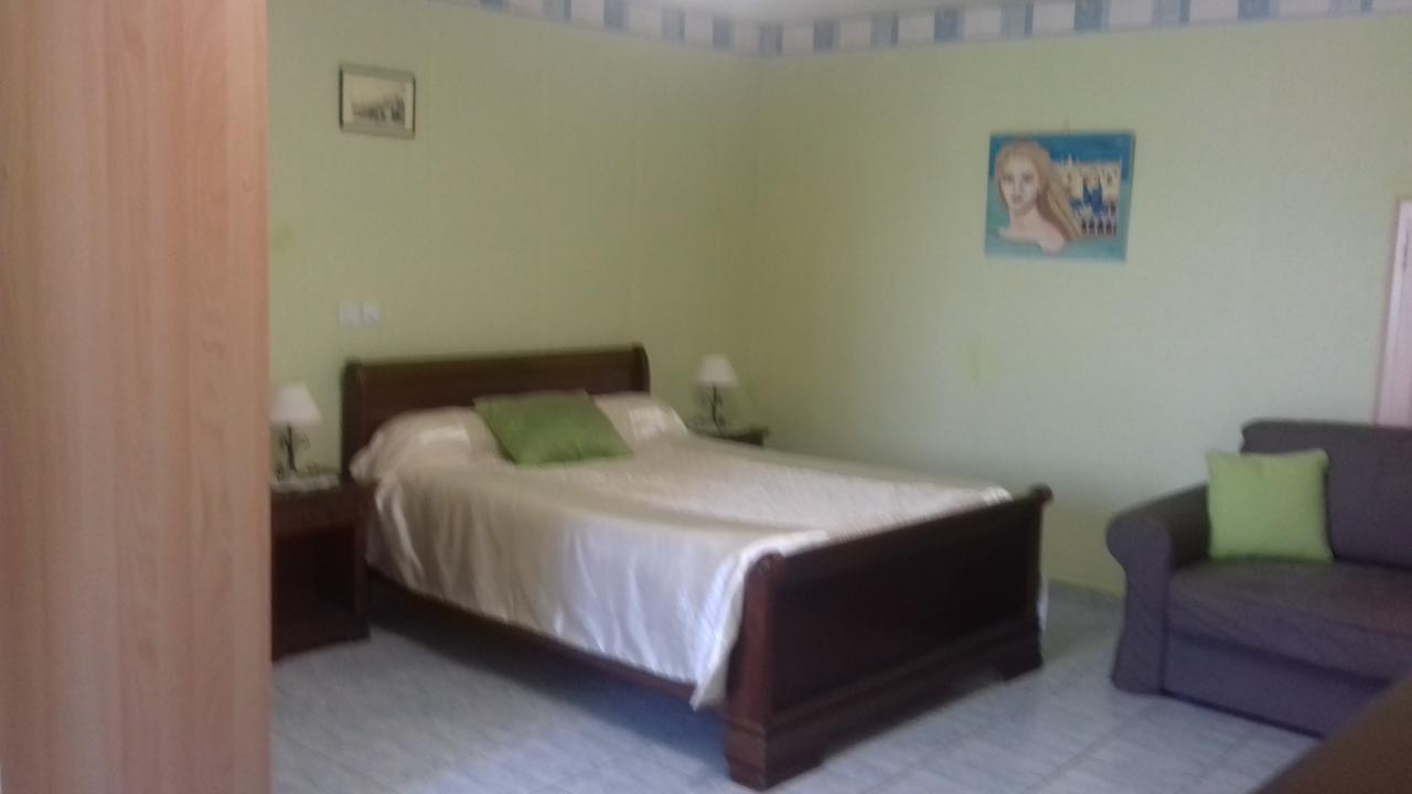 Le Saint Victor Hotel Mirabel-aux-Baronnies Buitenkant foto